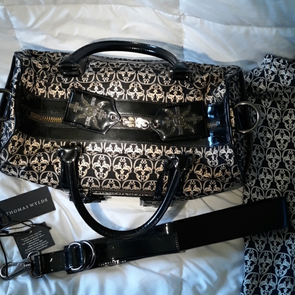 Thomas Wylde Overnight Bag with shoulder strap - Picture 5 of 8